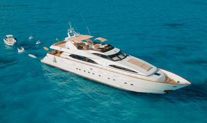 Charter yacht with gourmet catering in Cabo