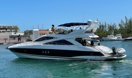 Private yacht with professional crew in Los Cabos